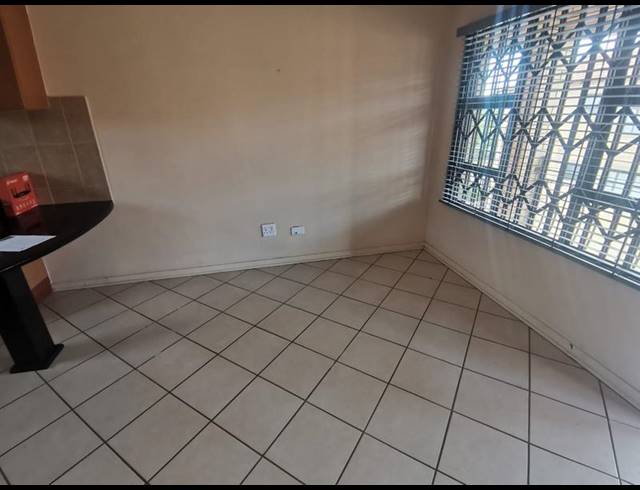1 BEDROOM PROPERTY TO RENT IN BULT WEST